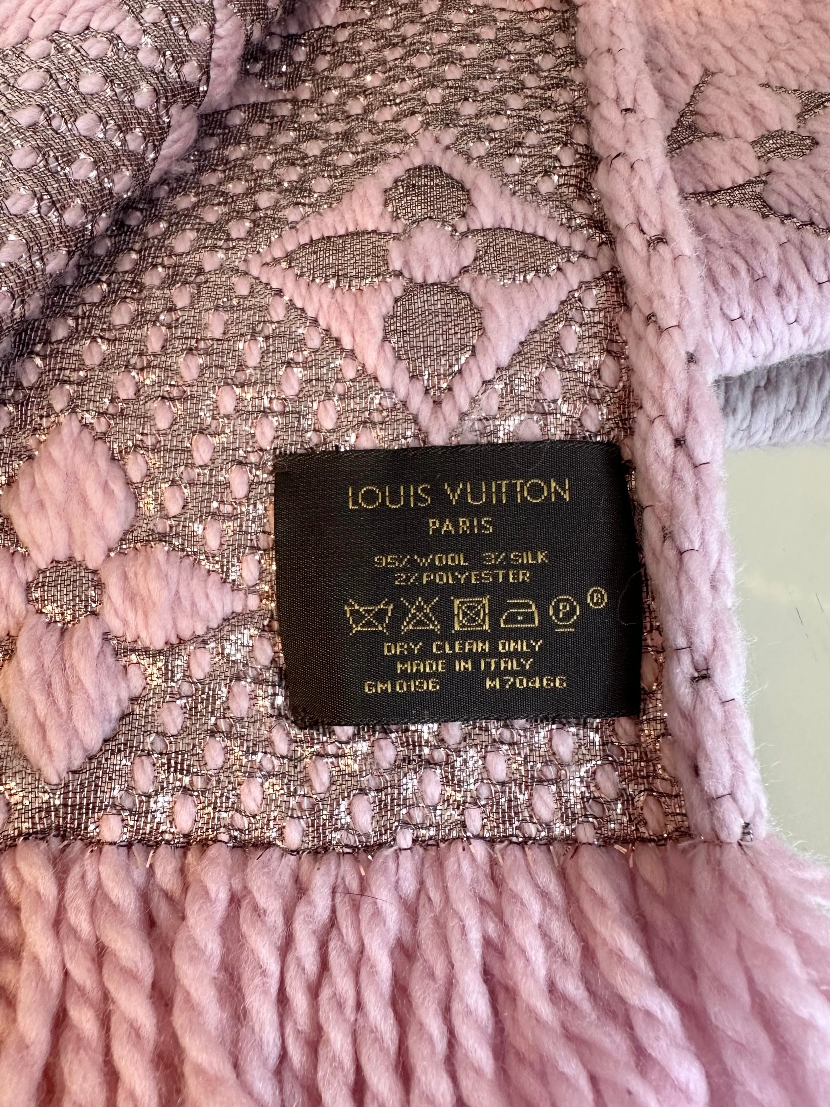 LOUIS VUITTON Logomania Scarf